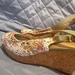 Chic Floral Lace Wedge Sandals